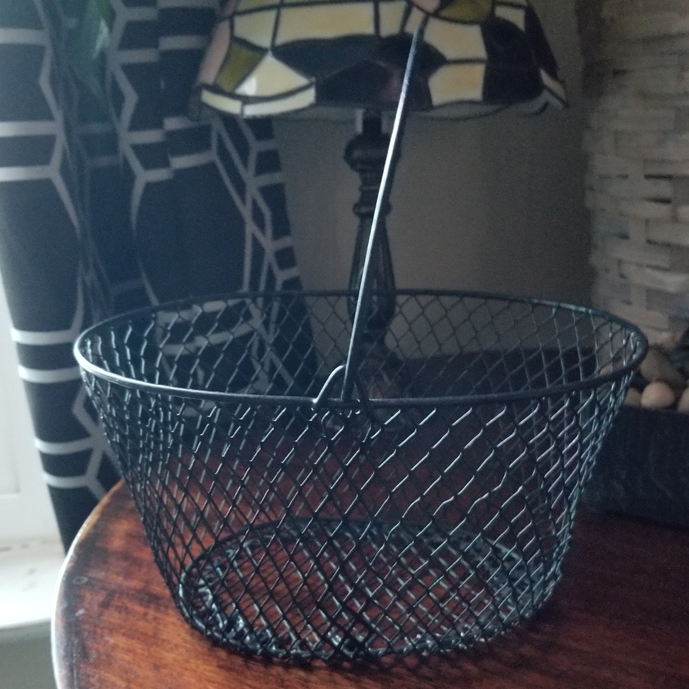 Black Wire Mesh Basket